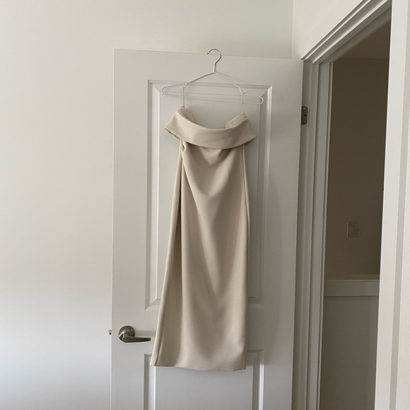 Babaton Eyecater Dress in Matte Pearl - Picture 2 of 2